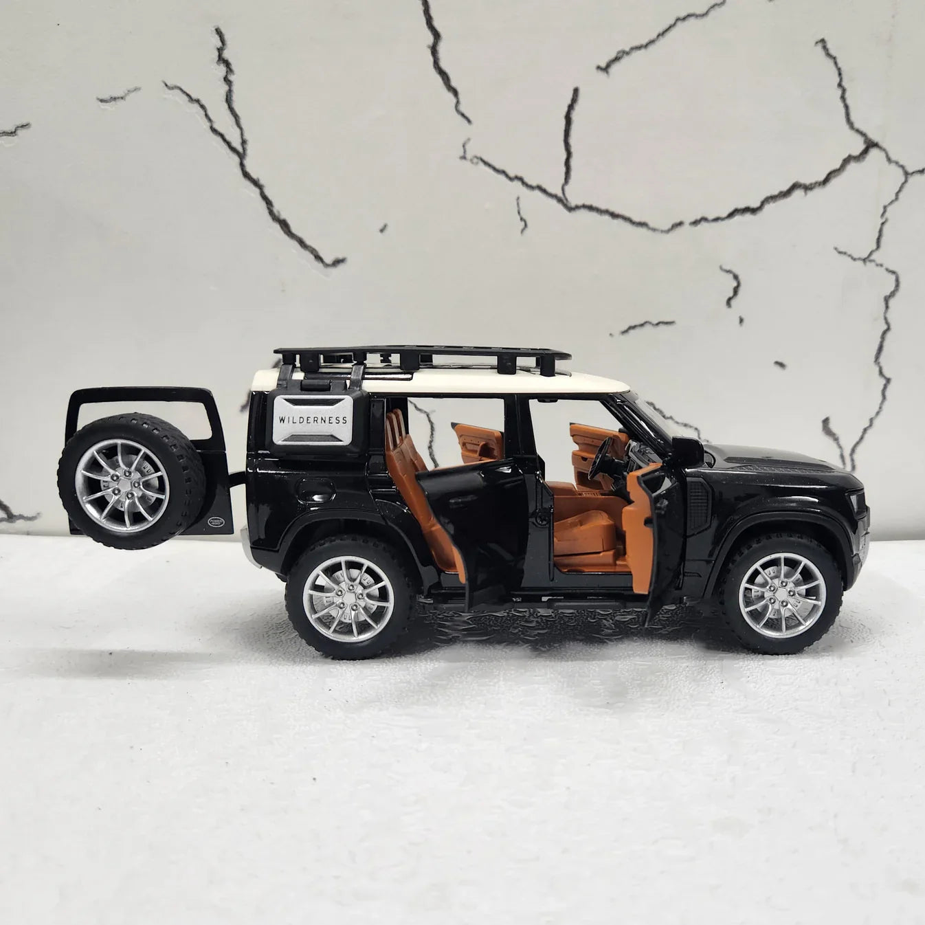 LAND ROVER DEFENDER Metal Diecast Display Car