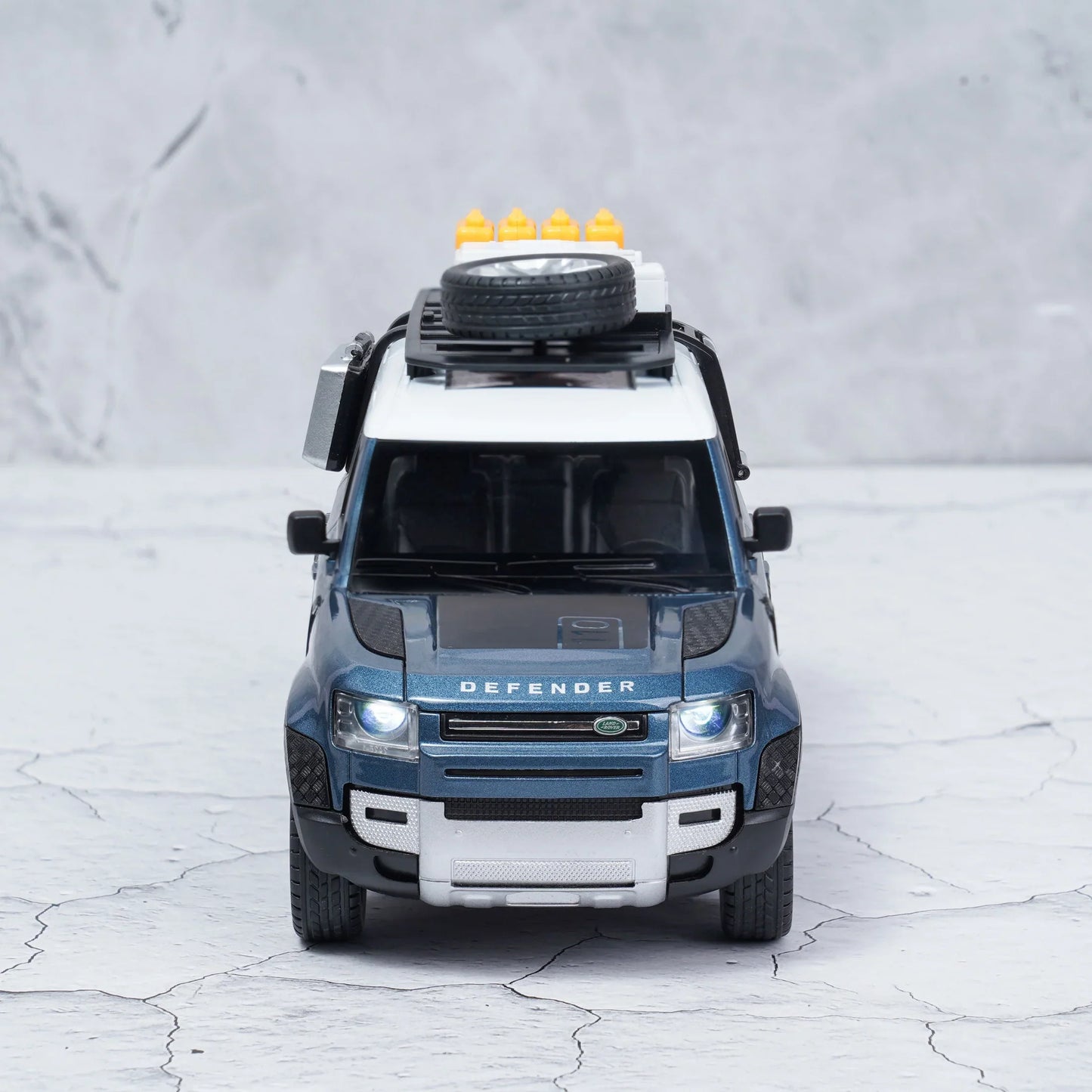 LAND ROVER DEFENDER Metal Diecast Display Car