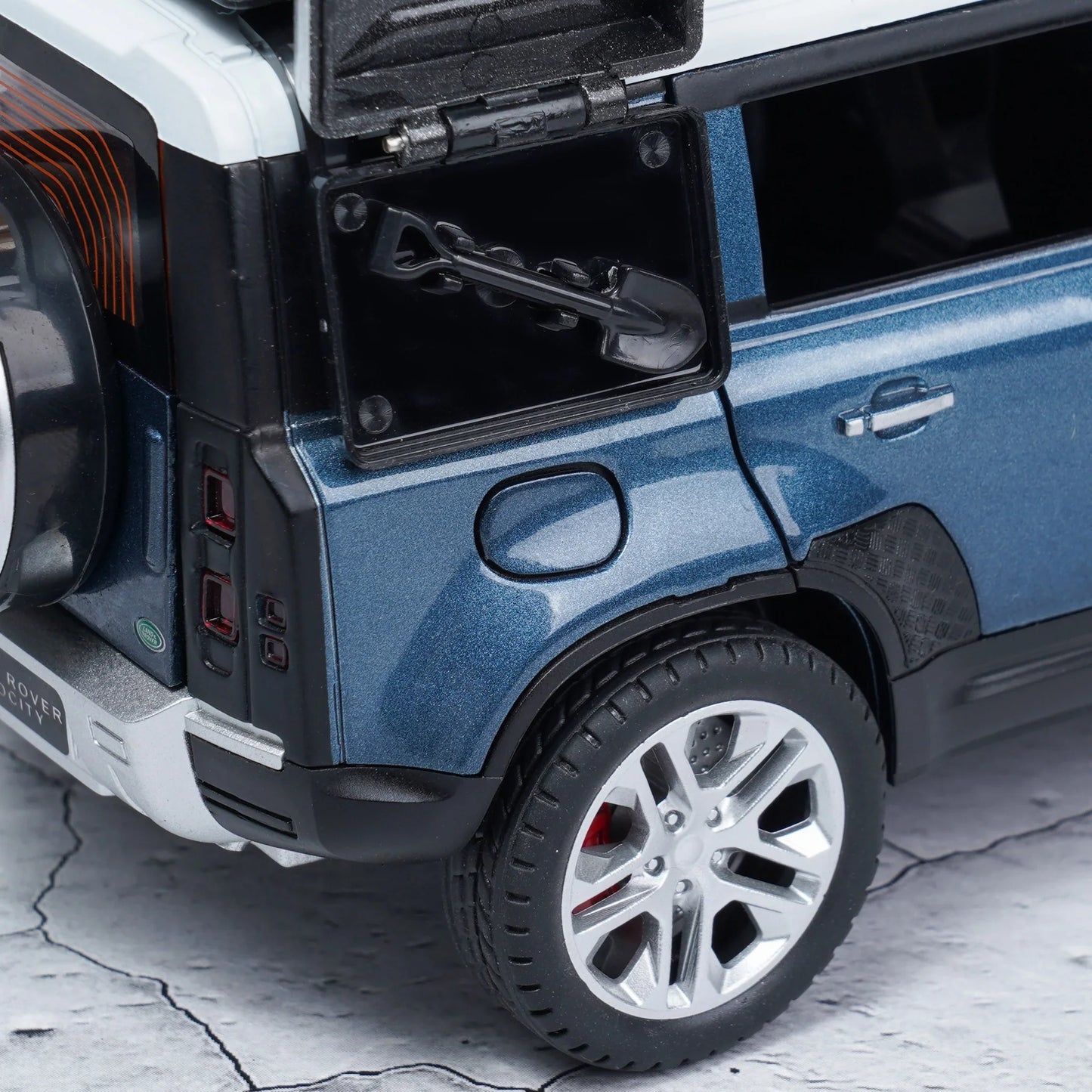 LAND ROVER DEFENDER Metal Diecast Display Car