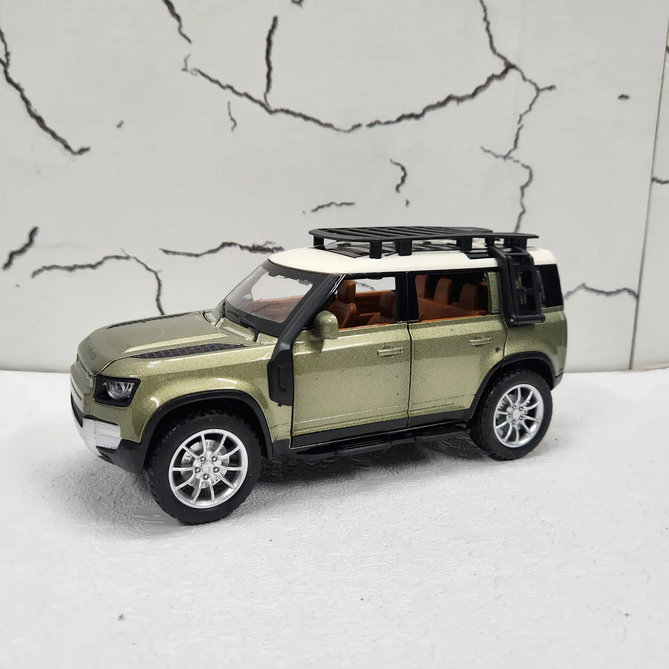 LAND ROVER DEFENDER Metal Diecast Display Car