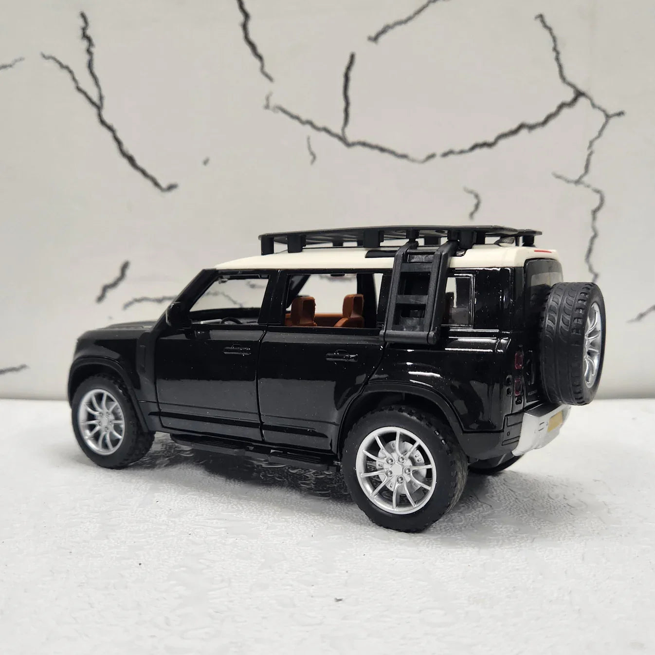 LAND ROVER DEFENDER Metal Diecast Display Car
