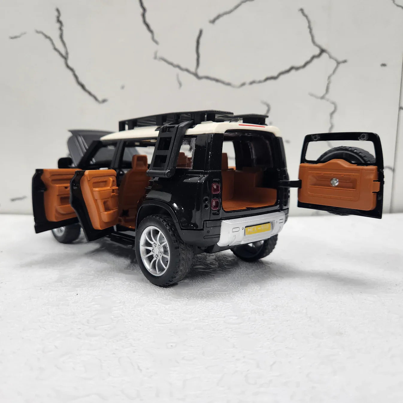 LAND ROVER DEFENDER Metal Diecast Display Car