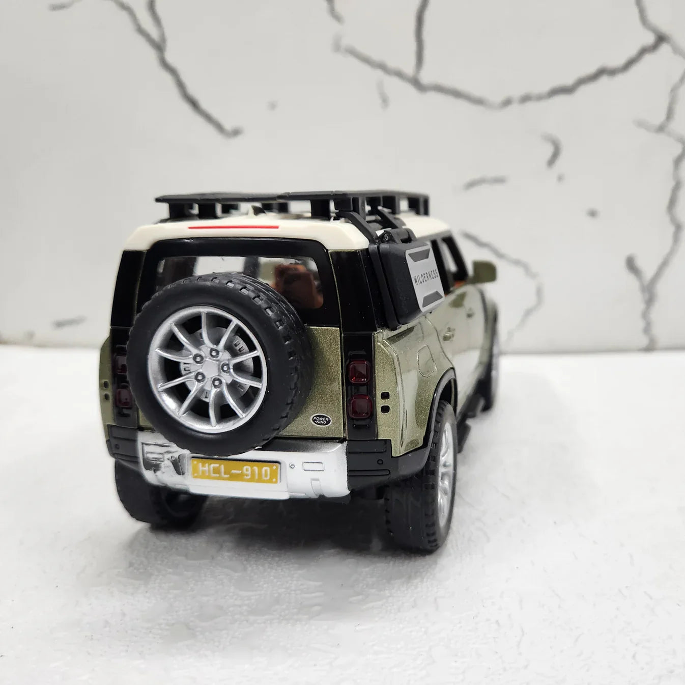 LAND ROVER DEFENDER Metal Diecast Display Car